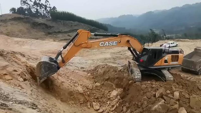 广州凿岩机破碎锤代理：揭秘高效采矿的得力助手